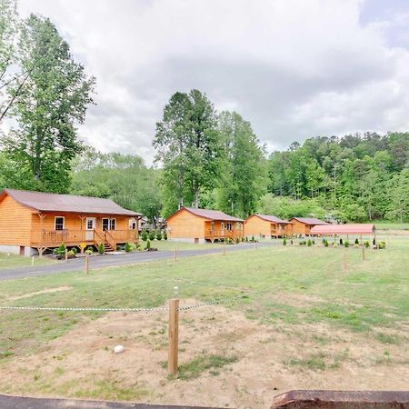 Bears Den Cabin With Porch About 5 Mi To Bryson City! Екстериор снимка