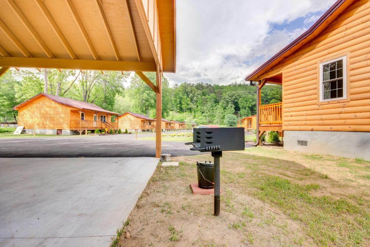Bears Den Cabin With Porch About 5 Mi To Bryson City! Екстериор снимка